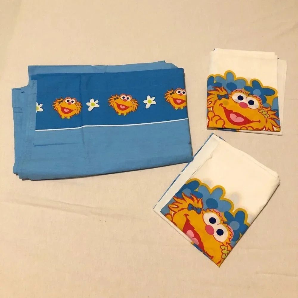 2006 Sesame Street Workshop Muppets Zoe Twin  Flat Sheet and 2 Pillowcases